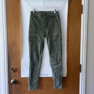 American Eagle Hi-Rise Jegging in army green